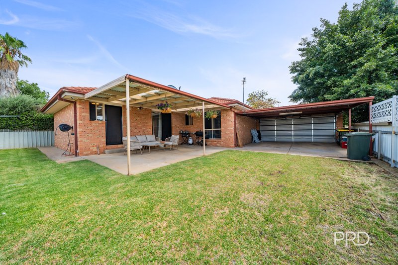 Photo - 28 Kimba Drive, Glenfield Park NSW 2650 - Image 12