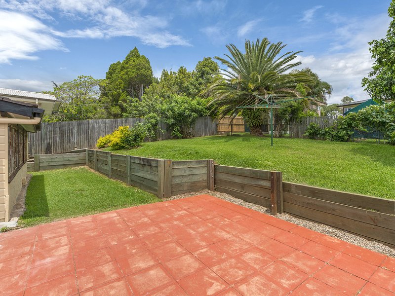 Photo - 28 Kingaroy Street, Stafford Heights QLD 4053 - Image 2