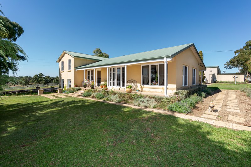 Photo - 28 'Kinloch' Hoskins Street, Wallendbeen NSW 2588 - Image 2