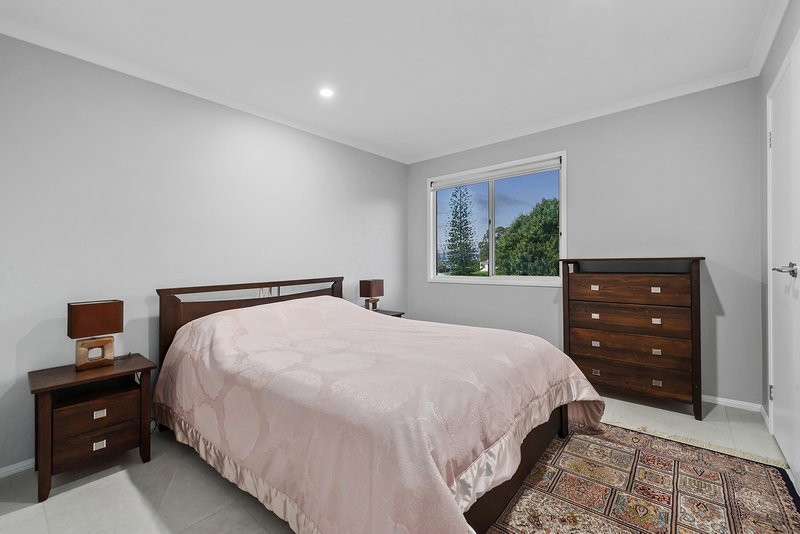 Photo - 28 Kurrajong Place, Bridgeman Downs QLD 4035 - Image 13