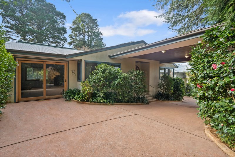 Photo - 28 Kurrawang Street, Leura NSW 2780 - Image 2