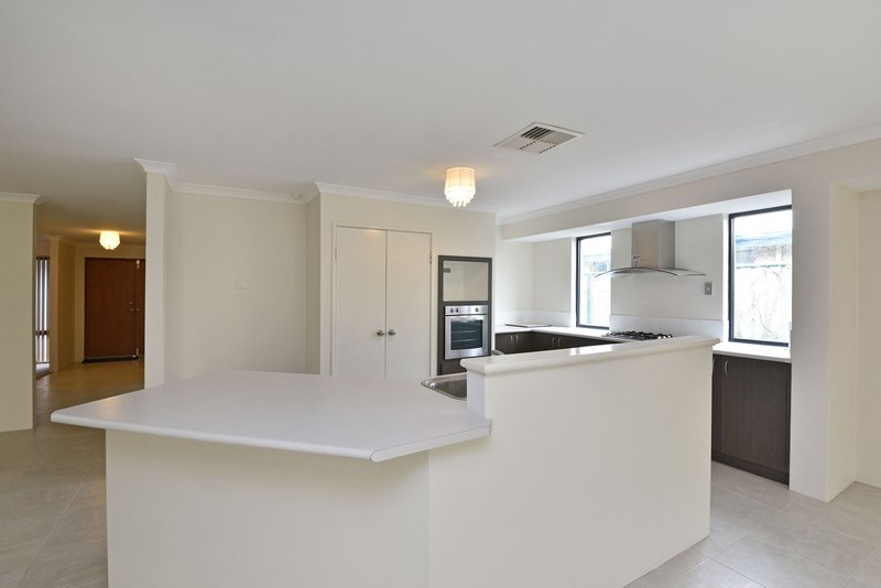 Photo - 28 Lady Lindsay Cove, Yanchep WA 6035 - Image 11