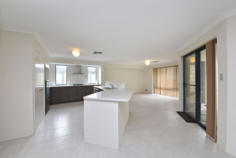 Photo - 28 Lady Lindsay Cove, Yanchep WA 6035 - Image 12