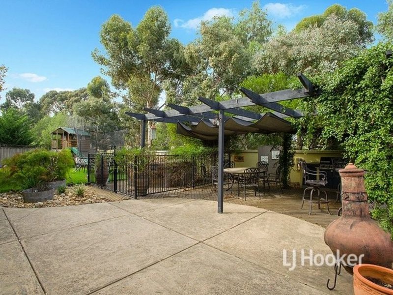 Photo - 28 Lakeside Drive, Sanctuary Lakes VIC 3030 - Image 10