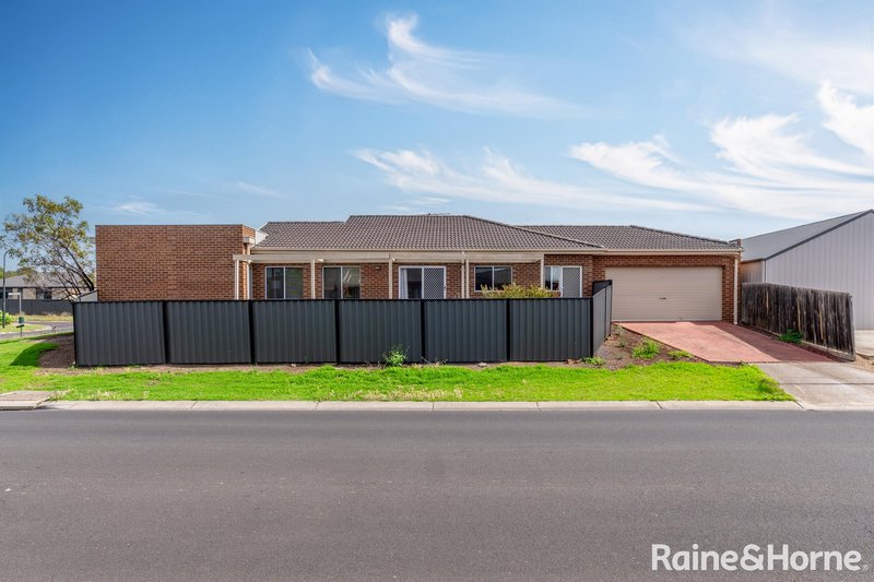 Photo - 28 Lakewood Boulevard, Melton VIC 3337 - Image 2