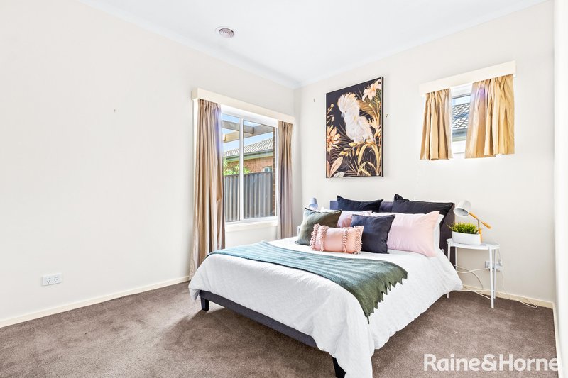 Photo - 28 Lakewood Boulevard, Melton VIC 3337 - Image 12