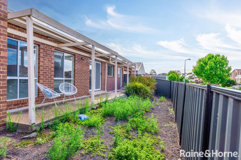 Photo - 28 Lakewood Boulevard, Melton VIC 3337 - Image 13