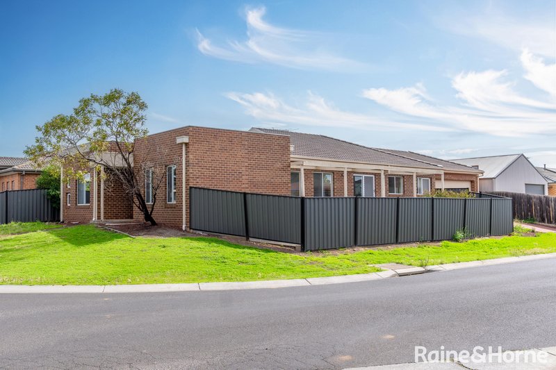 Photo - 28 Lakewood Boulevard, Melton VIC 3337 - Image 14