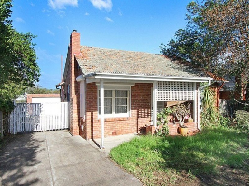 Photo - 28 Lane Crescent, Reservoir VIC 3073 - Image 2