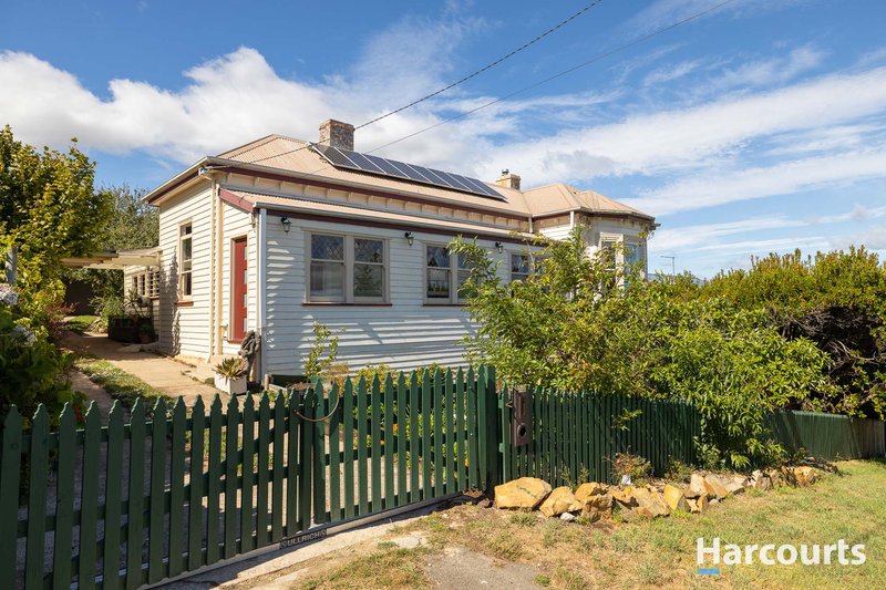 Photo - 28 Lansdowne Place, Deloraine TAS 7304 - Image 2