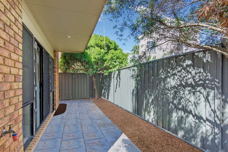 Photo - 2/8 Lauffre Walk, Caroline Springs VIC 3023 - Image 10