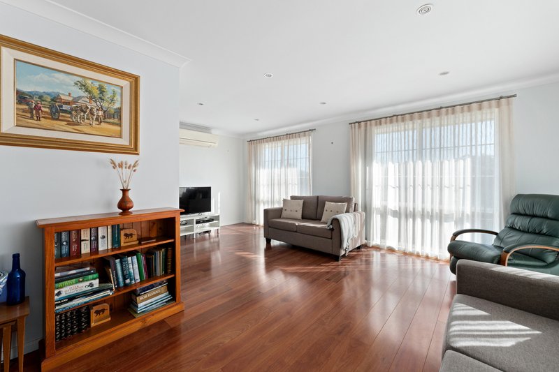 Photo - 28 Laurina Avenue, Helensburgh NSW 2508 - Image 3