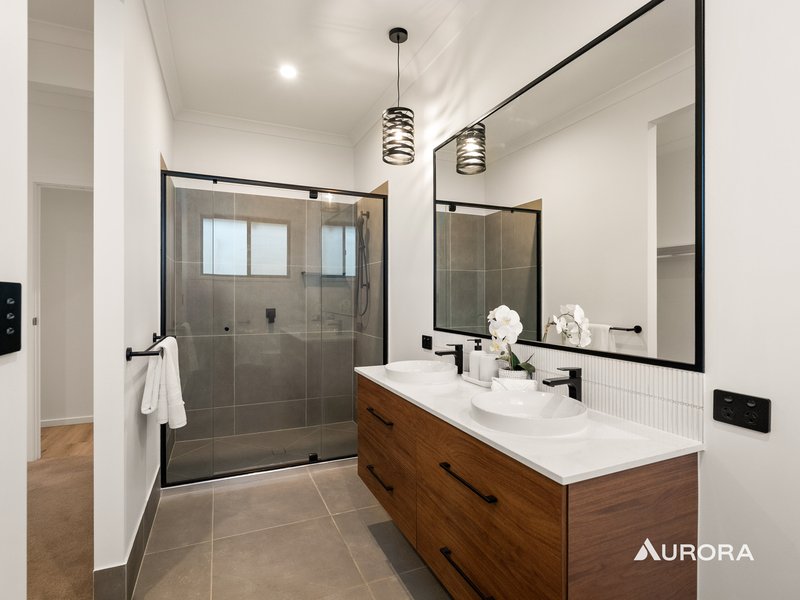 Photo - 28 Laurina Close, Collingwood Park QLD 4301 - Image 16