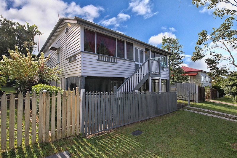 Photo - 28 Lawrence Street, North Ipswich QLD 4305 - Image 2