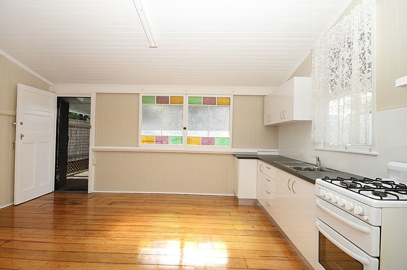 Photo - 28 Lawrence Street, North Ipswich QLD 4305 - Image 8