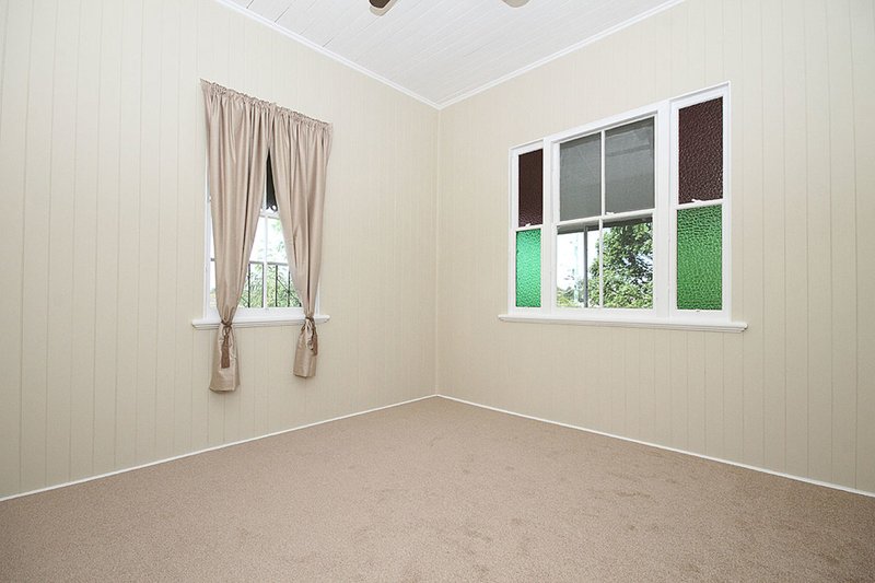 Photo - 28 Lawrence Street, North Ipswich QLD 4305 - Image 10