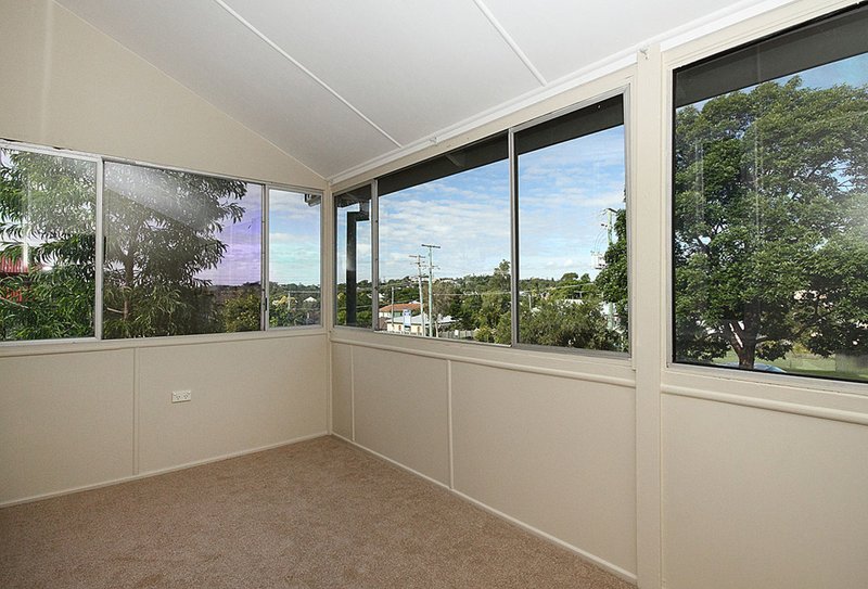 Photo - 28 Lawrence Street, North Ipswich QLD 4305 - Image 15