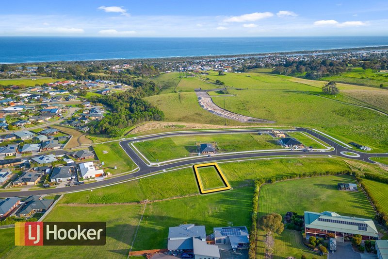 Photo - 28 Lawson Drive, Lakes Entrance VIC 3909 - Image 1