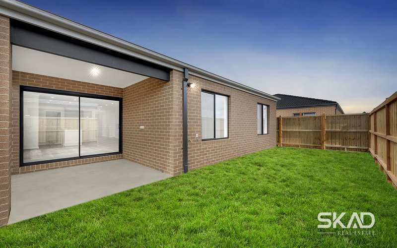 Photo - 28 Leafspring Road, Donnybrook VIC 3064 - Image 12