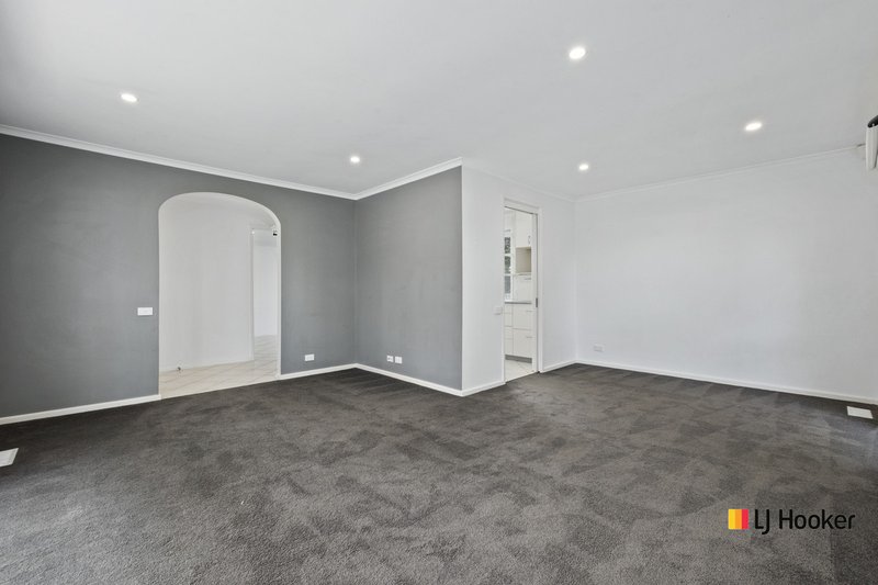 Photo - 28 Letters Street, Evatt ACT 2617 - Image 3
