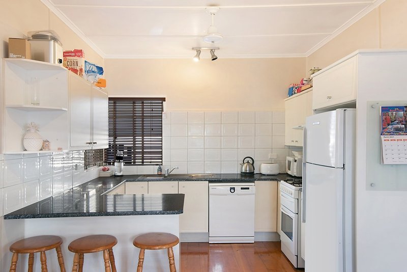 Photo - 28 Lewis Street, Camp Hill QLD 4152 - Image 2