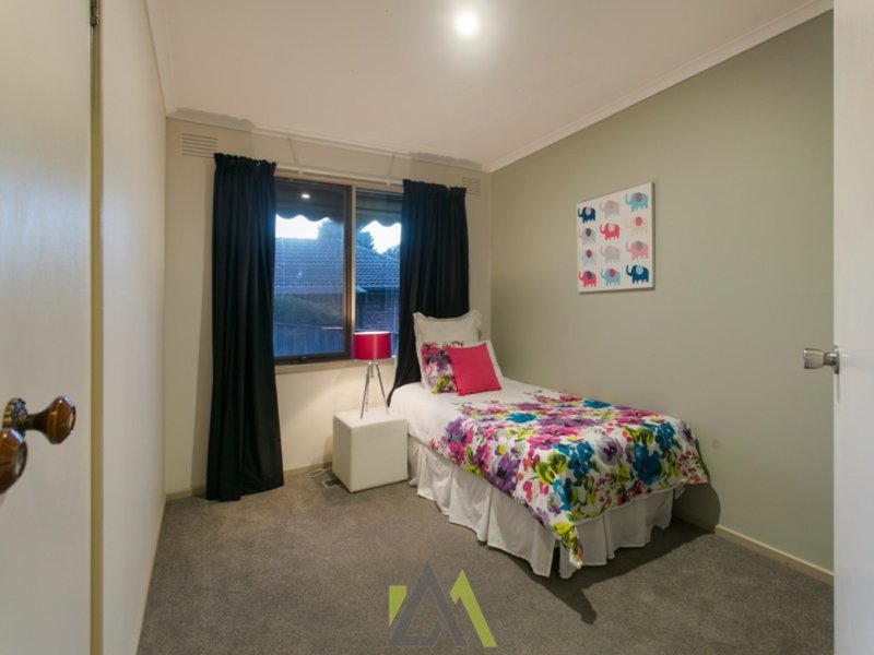 Photo - 28 Liardet Crescent, Frankston VIC 3199 - Image 9