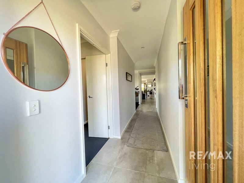 Photo - 28 Lindquist Crescent, Burpengary East QLD 4505 - Image 3