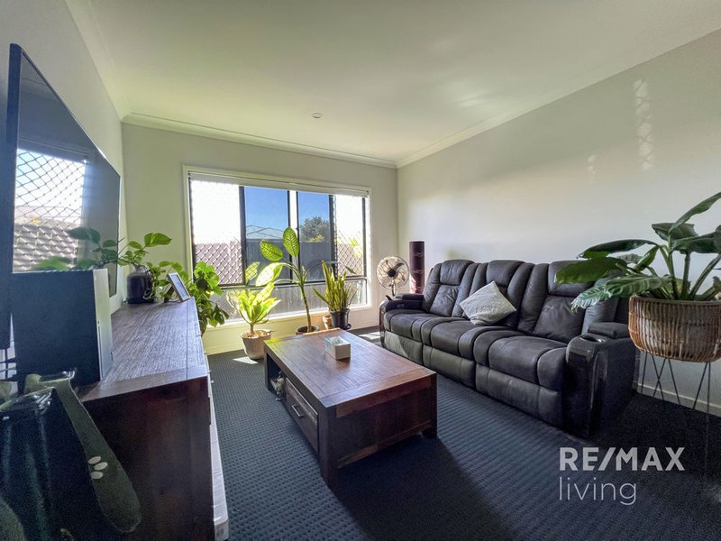 Photo - 28 Lindquist Crescent, Burpengary East QLD 4505 - Image 4