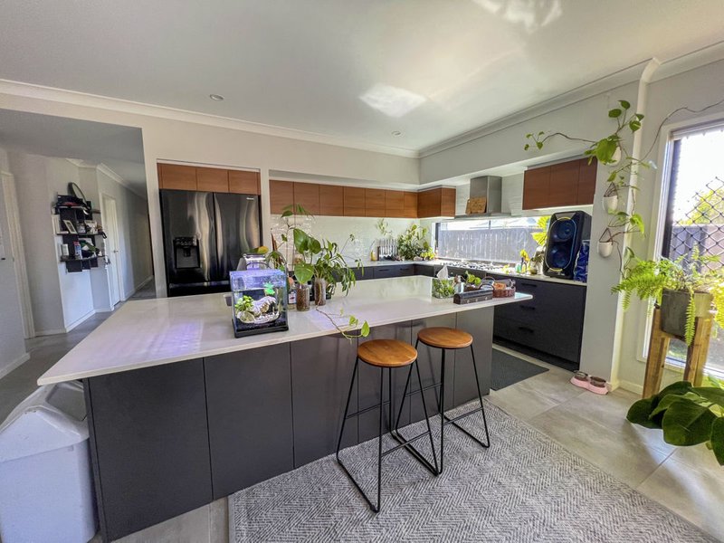 Photo - 28 Lindquist Crescent, Burpengary East QLD 4505 - Image 5