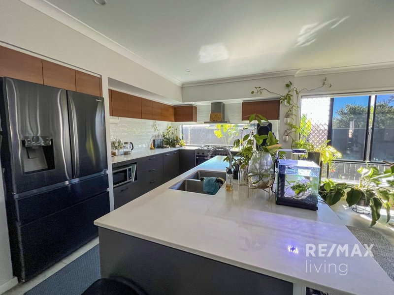 Photo - 28 Lindquist Crescent, Burpengary East QLD 4505 - Image 6