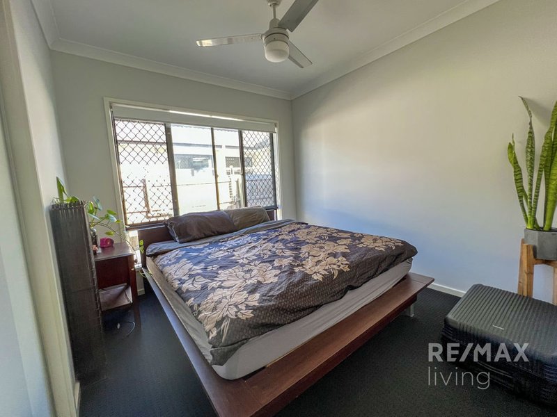 Photo - 28 Lindquist Crescent, Burpengary East QLD 4505 - Image 9