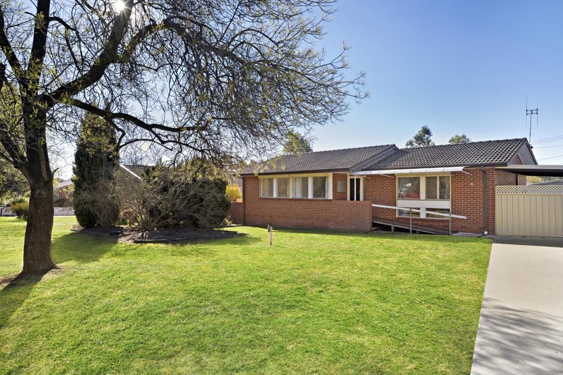 Photo - 28 Lindrum Crescent, Holt ACT 2615 - Image 1