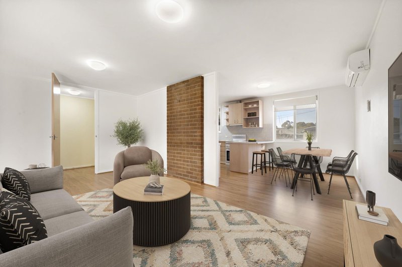 Photo - 28 Lindrum Crescent, Holt ACT 2615 - Image 2