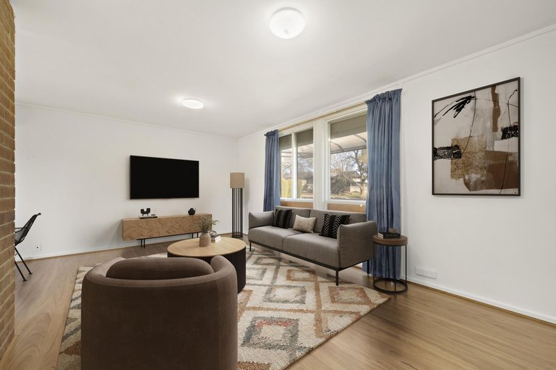 Photo - 28 Lindrum Crescent, Holt ACT 2615 - Image 3