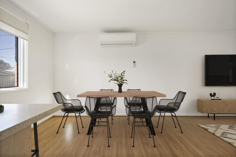 Photo - 28 Lindrum Crescent, Holt ACT 2615 - Image 5