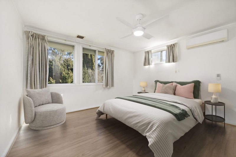 Photo - 28 Lindrum Crescent, Holt ACT 2615 - Image 6