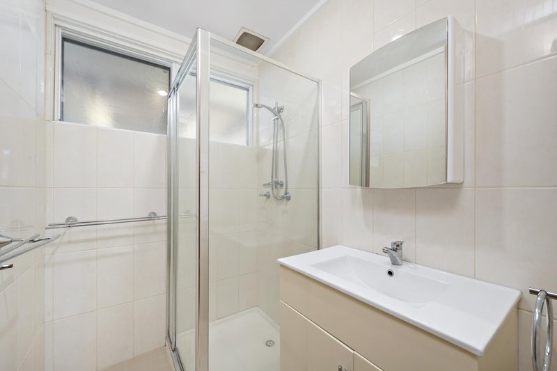 Photo - 28 Lindrum Crescent, Holt ACT 2615 - Image 9