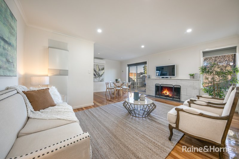 Photo - 28 Lindsay Avenue, Sunbury VIC 3429 - Image 2