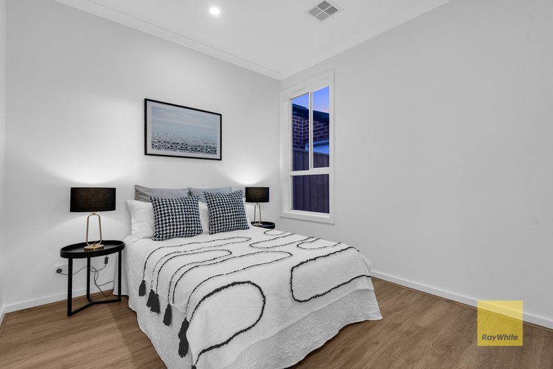 Photo - 28 Livestock Street, Tarneit VIC 3029 - Image 4