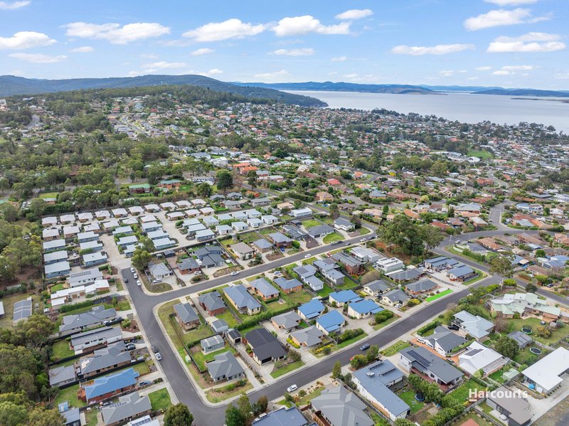 Photo - 2/8 Lomandra Drive, Blackmans Bay TAS 7052 - Image 4