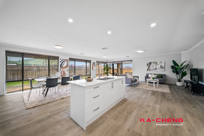 Photo - 28 Lookout Circle, Ellenbrook WA 6069 - Image 5