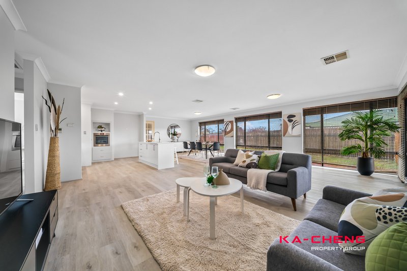 Photo - 28 Lookout Circle, Ellenbrook WA 6069 - Image 8