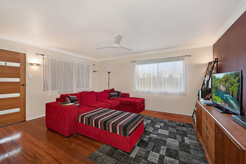 Photo - 28 Loombah Crescent, Ferny Hills QLD 4055 - Image 3