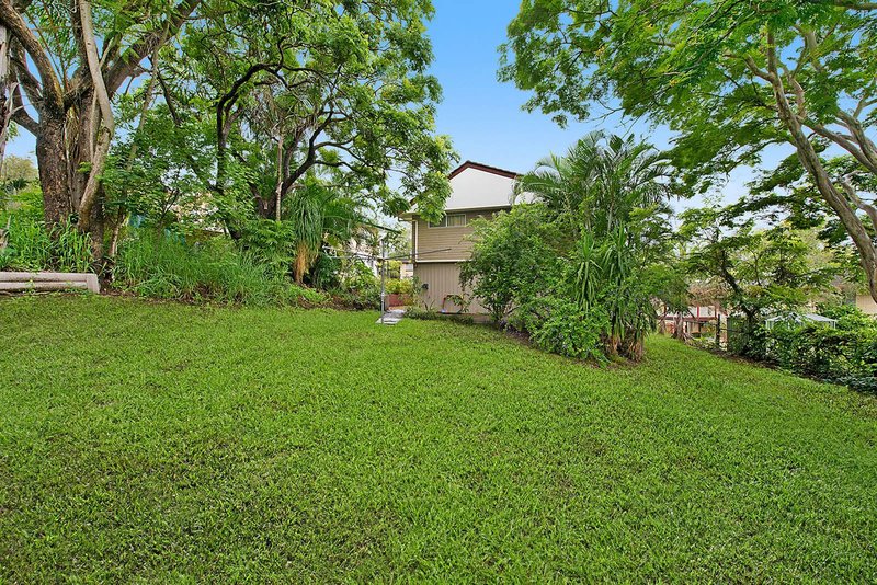 Photo - 28 Loombah Crescent, Ferny Hills QLD 4055 - Image 7