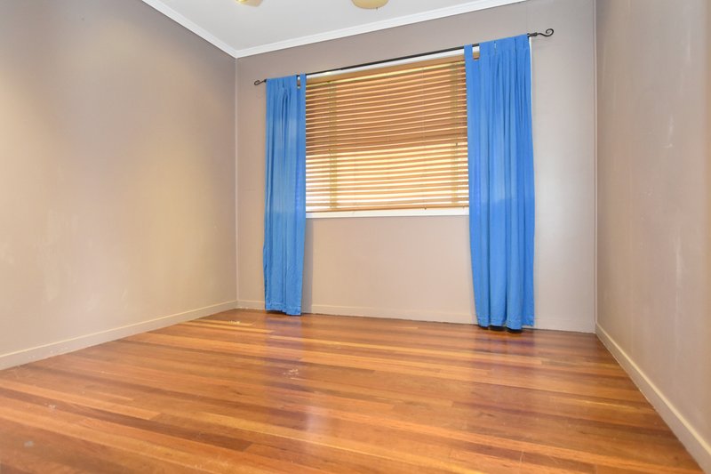 Photo - 28 Lyons Street, South Gladstone QLD 4680 - Image 9