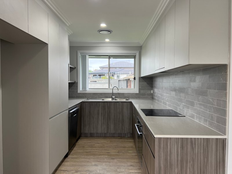 Photo - 28 Mackenzie Avenue, Mount Warrigal NSW 2528 - Image 2