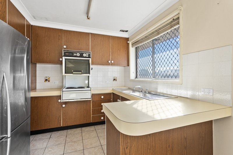 Photo - 28 Mackenzie Avenue, Mount Warrigal NSW 2528 - Image 3