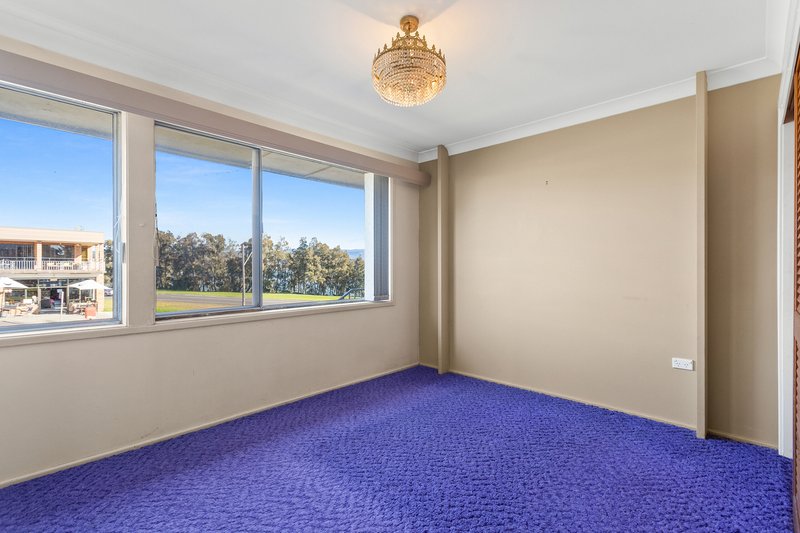 Photo - 28 Mackenzie Avenue, Mount Warrigal NSW 2528 - Image 5