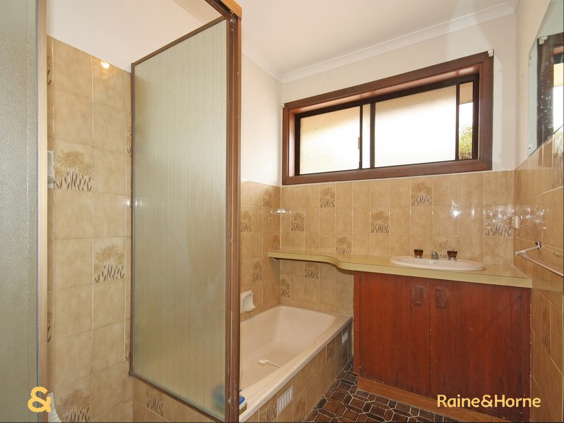 Photo - 28 Manoora Drive, Hallett Cove SA 5158 - Image 13