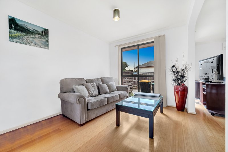 Photo - 2/8 Market Street, Dandenong VIC 3175 - Image 3